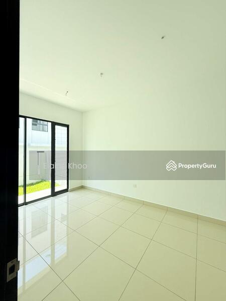 For Rent - The Eighth, Elmina Green