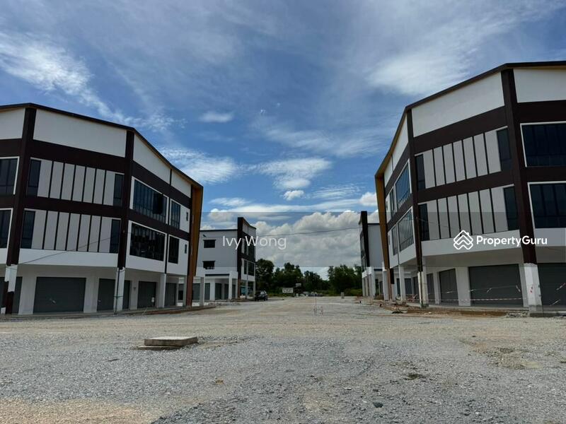 For Rent - Semenyih Nadi Ecohill Ground floor 3 storey corner shoplot Facing main road For rent