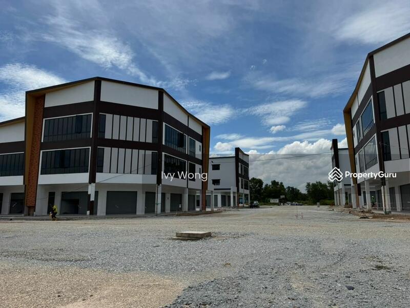 For Rent - Semenyih Nadi Ecohill Ground floor 3 storey corner shoplot Facing main road For rent