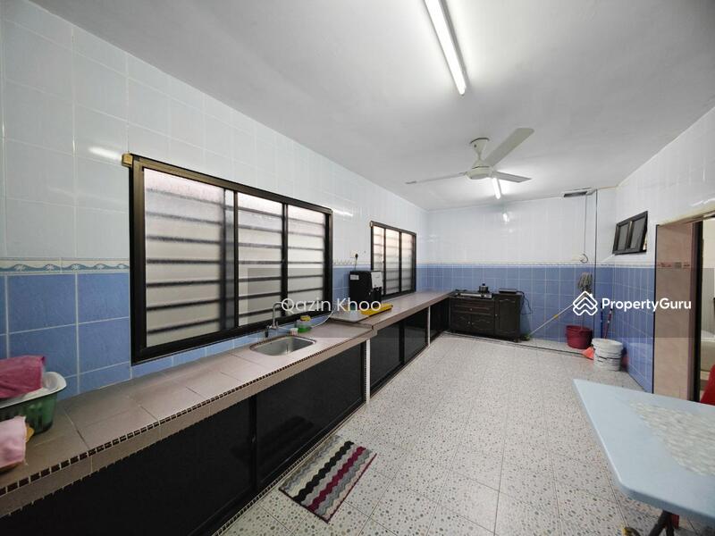 For Rent - Pasir Puteh 1.5 Storey Semi-D