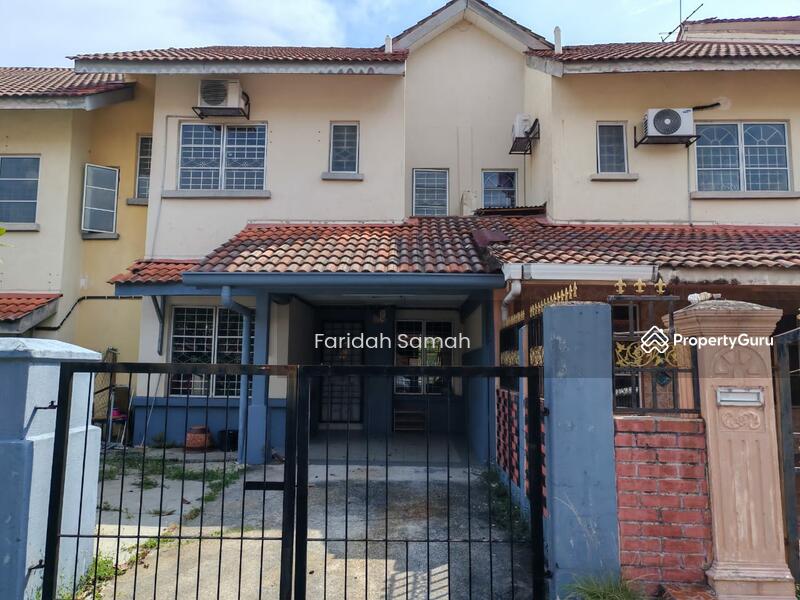 Untuk Disewa - PARTLY FURNISHED Double Storey at Seksyen 15, Bang