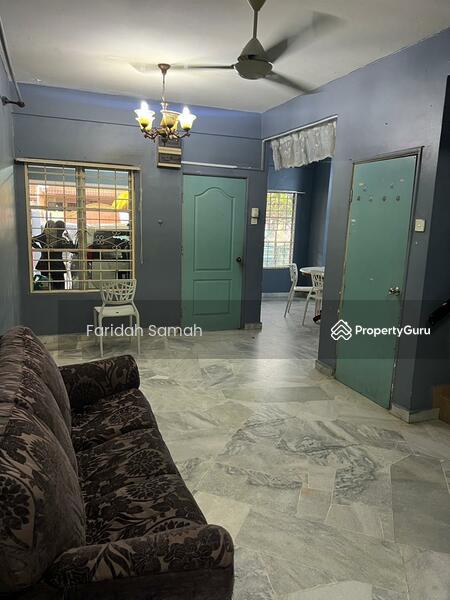 Untuk Disewa - PARTLY FURNISHED Double Storey at Seksyen 15, Bang