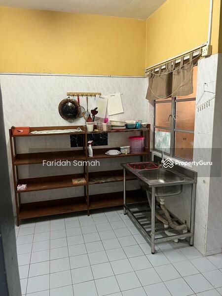 Untuk Disewa - PARTLY FURNISHED Double Storey at Seksyen 15, Bang