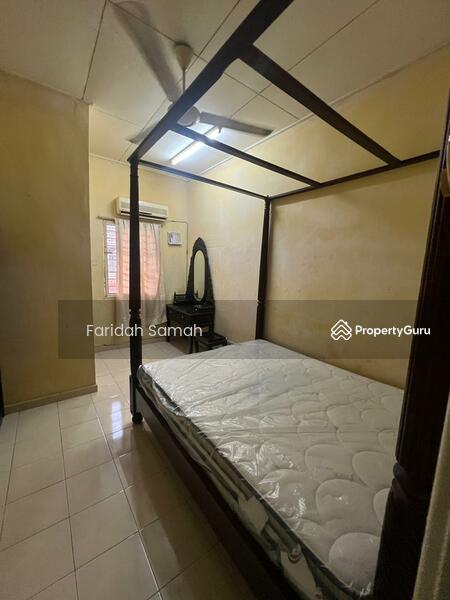 Untuk Disewa - PARTLY FURNISHED Double Storey at Seksyen 15, Bang