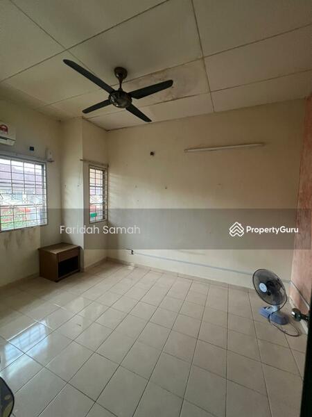 Untuk Disewa - PARTLY FURNISHED Double Storey at Seksyen 15, Bang
