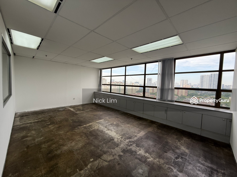 Untuk Disewa - 15 Rooms, Partially Furnished, Sutiable for live stream