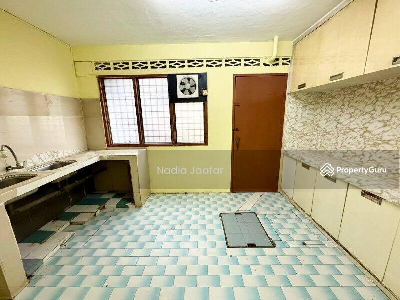 For Sale - END LOT 2 Storey Terrace Taman Dagang Jaya Ampang FREEHOLD Facing Field