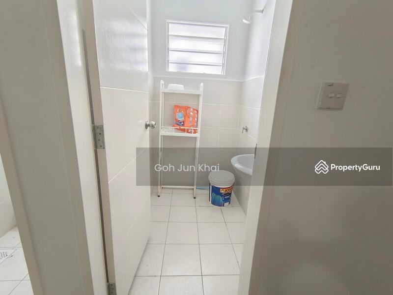 Untuk Disewa - Partially Furnished 1st Floor Townhouse @ Laman Sendayan / Seremban