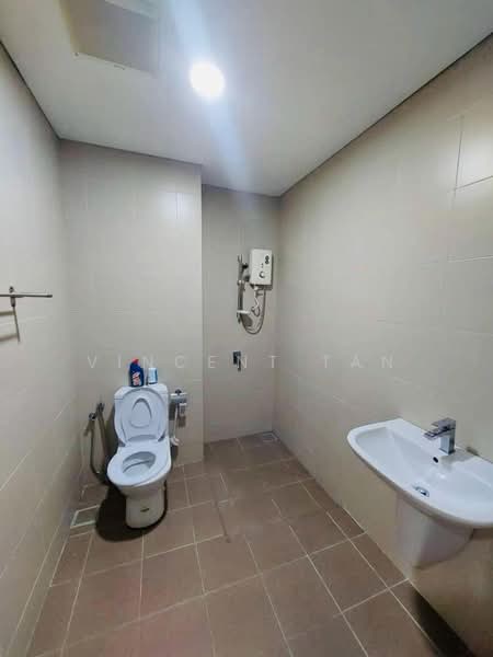 Servis Apartment untuk Dijual di i-SOHO @ i-City - Vincent Tan - Bathroom - PropertyGuru.com.my