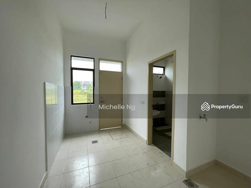 Untuk Disewa - Danga Sutera Semi D 5 Bedrooms 6 Bathrooms Partial Furnished for Rent