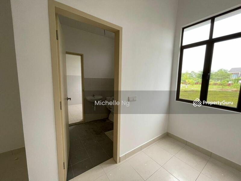 Untuk Disewa - Danga Sutera Semi D 5 Bedrooms 6 Bathrooms Partial Furnished for Rent