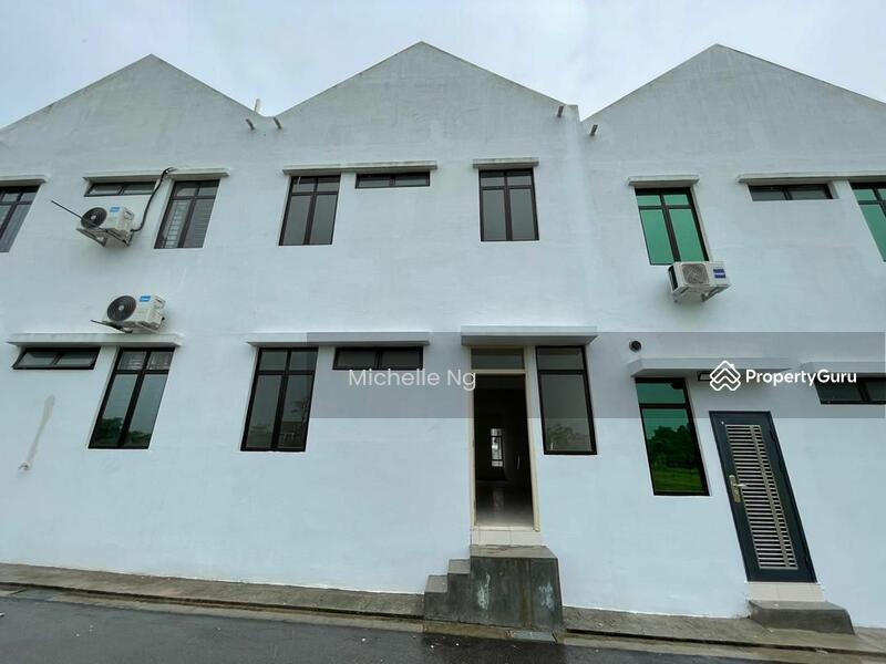Untuk Disewa - Danga Sutera Semi D 5 Bedrooms 6 Bathrooms Partial Furnished for Rent