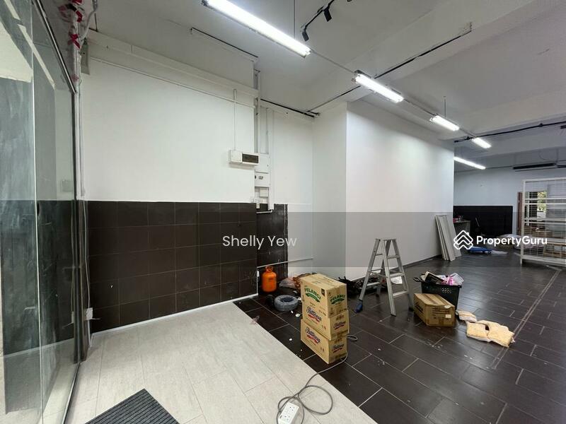 For Rent - Renovated Facing Mainroad Good Tip Top Condition Ground Floor