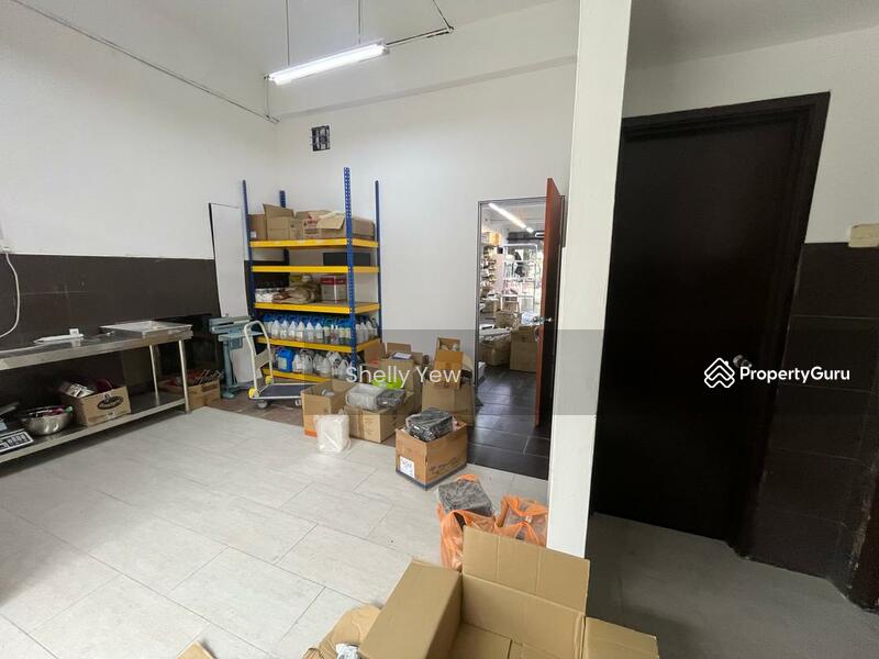 For Rent - Renovated Facing Mainroad Good Tip Top Condition Ground Floor