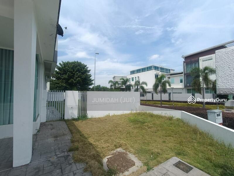 Corner 3 Storey Semi-D Jacaranda , Cyberjaya