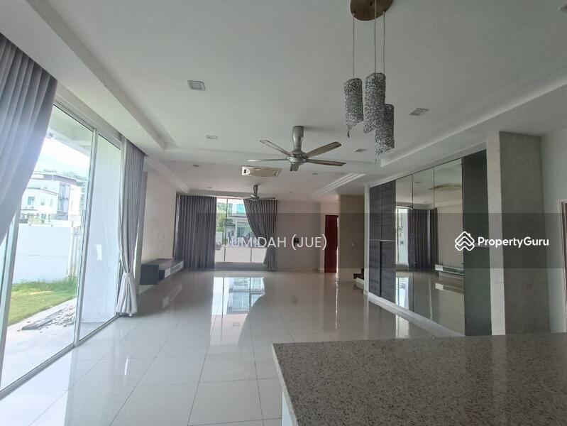 Corner 3 Storey Semi-D Jacaranda , Cyberjaya