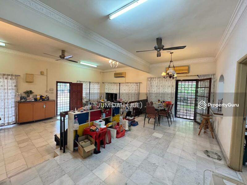 RARE CORNER UNIT IN BUKIT JELUTONG
