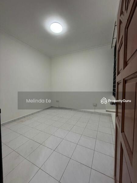 Untuk Disewa - Johor Bahru Taman Daya Partially Furnished 2 Storey Terrace 4bed