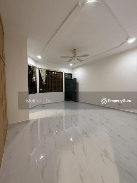 Untuk Disewa - Johor Bahru Taman Daya Partially Furnished 2 Storey Terrace 4bed