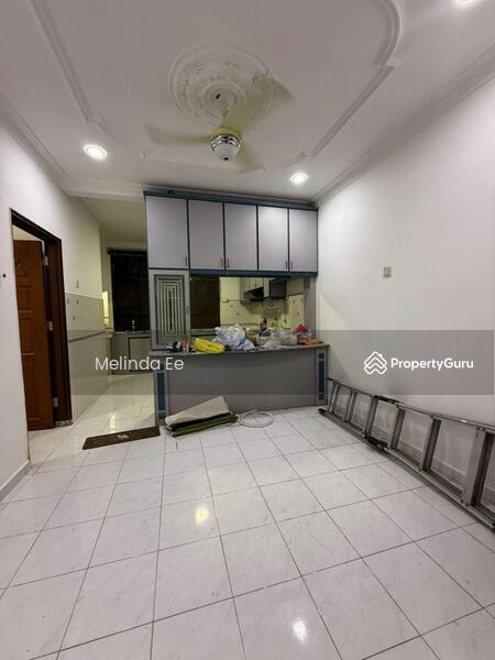 Untuk Disewa - Johor Bahru Taman Daya Partially Furnished 2 Storey Terrace 4bed