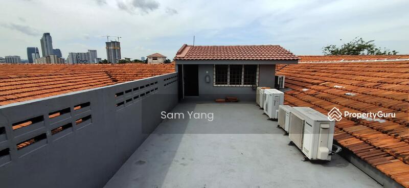 Roof top for lunch break or BBQ at night.