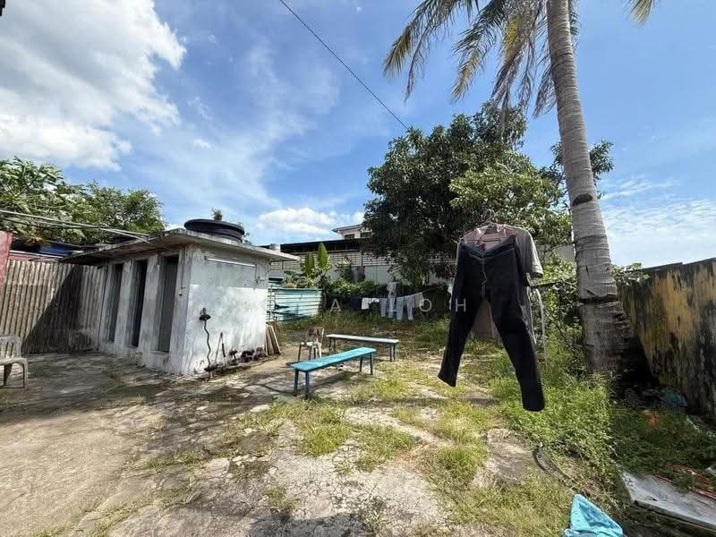 Semi-Detached House for Rent in Kampung Ungku Mohsin (Johor Bahru) - Cora Loh - Exterior - PropertyGuru.com.my