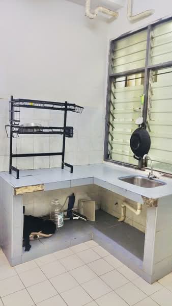 Pangsapuri untuk Disewa di Pangsapuri Lagoon Perdana - Erin Yusof - Kitchen - PropertyGuru.com.my