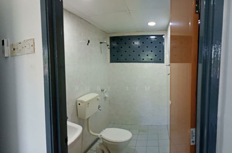 Apartment for Sale at Lakeview Apartments - Ruby Lim - Bathroom - PropertyGuru.com.my