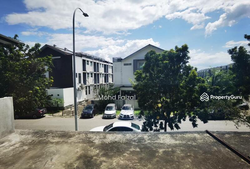 Untuk Dijual - 3 Storey Terrace House Seksyen 7 Bangi Avenue Kajang