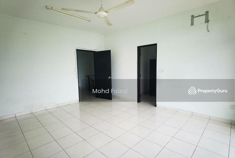 Untuk Dijual - 3 Storey Terrace House Seksyen 7 Bangi Avenue Kajang
