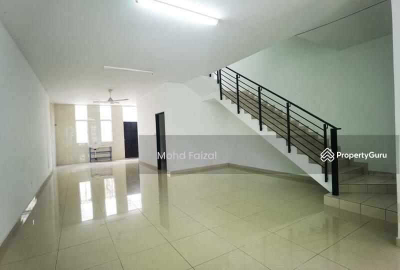 Untuk Dijual - 3 Storey Terrace House Seksyen 7 Bangi Avenue Kajang