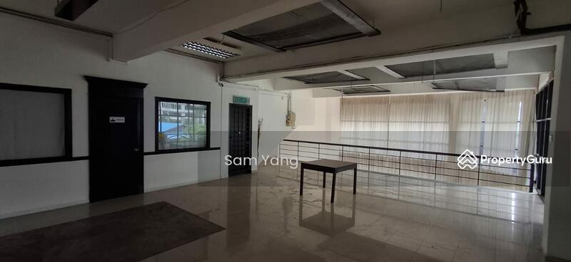 Mezzanine floor with 2 rooms.