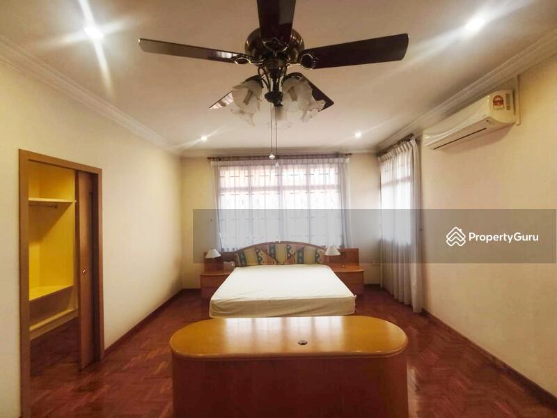 Untuk Dijual - Ros Merah