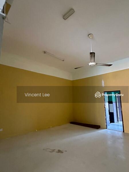 For Rent - Level 2 Shop Lot for Rent at Bandar Seri Putra