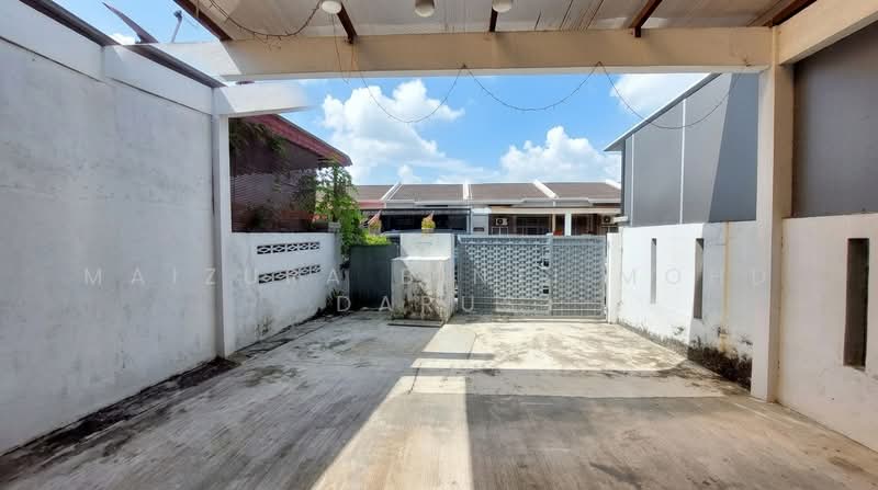 1-storey Terraced House for Sale in Seksyen 30 (Shah Alam) - Maizura binti Mohd Darus - Exterior - PropertyGuru.com.my