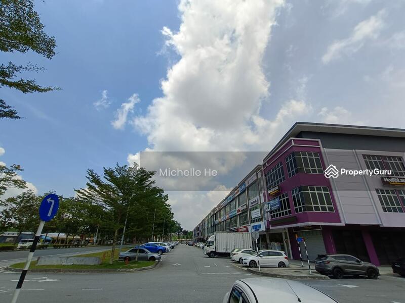 For Rent - Sutera Utama/ 3 Storey Corner Shoplot/ For Rent