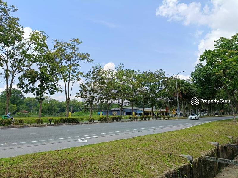 For Rent - Sutera Utama/ 3 Storey Corner Shoplot/ For Rent