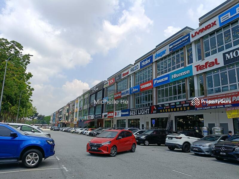 For Rent - Sutera Utama/ 3 Storey Corner Shoplot/ For Rent