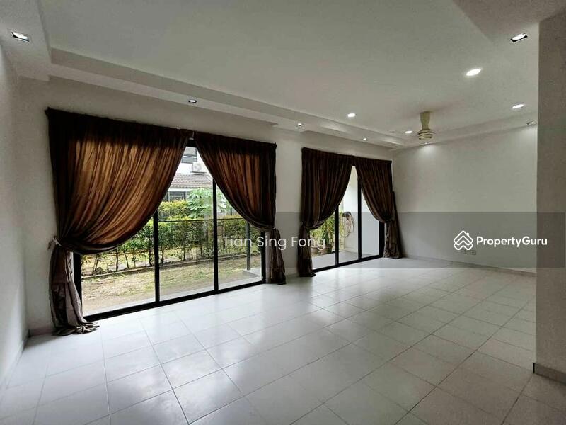 For Sale - Terraced House at Lake Edge