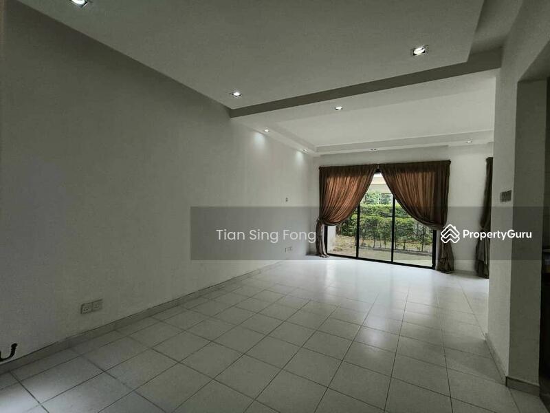 For Sale - Terraced House at Lake Edge