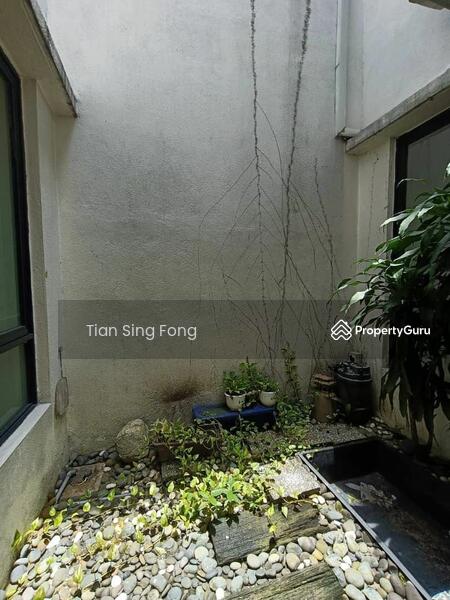 For Sale - Terraced House at Lake Edge
