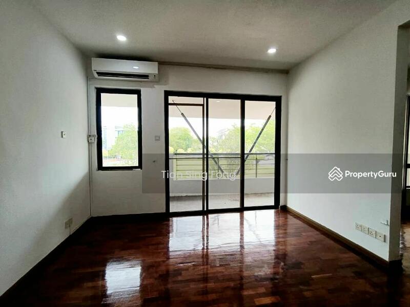 For Sale - Terraced House at Lake Edge