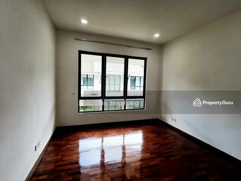 For Sale - Terraced House at Lake Edge