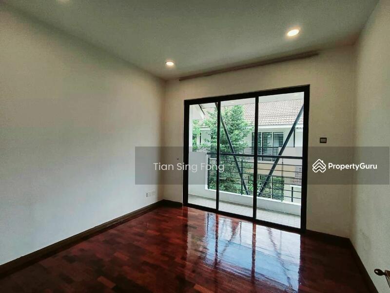 For Sale - Terraced House at Lake Edge