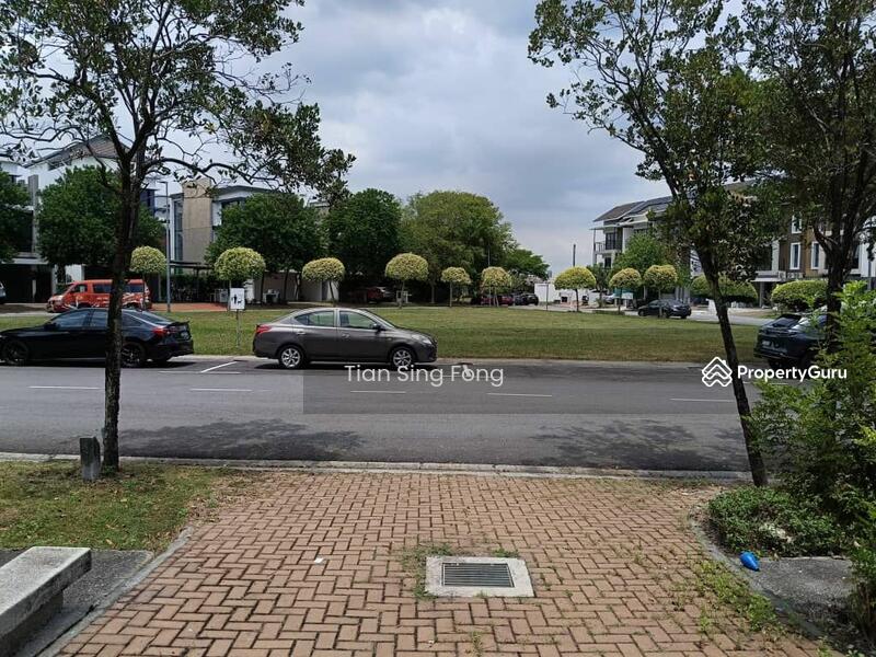 For Sale - Terraced House at Lake Edge