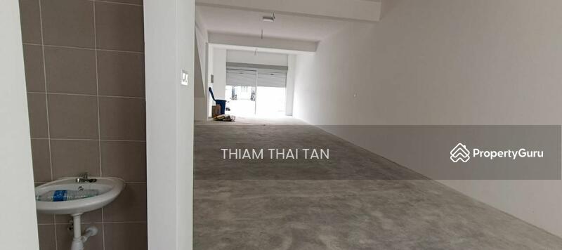 For Rent - KAJANG TAMAN INDAH CHERAS JALAN BALAKONG 4 Storey Shoplot face Main Road for Rent
