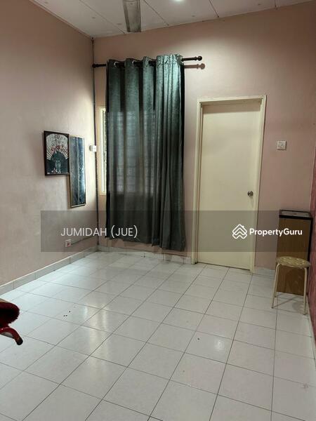 End Lot Double Storey Taman Pelangi Semenyih 1Renovated Unit & well maintained 