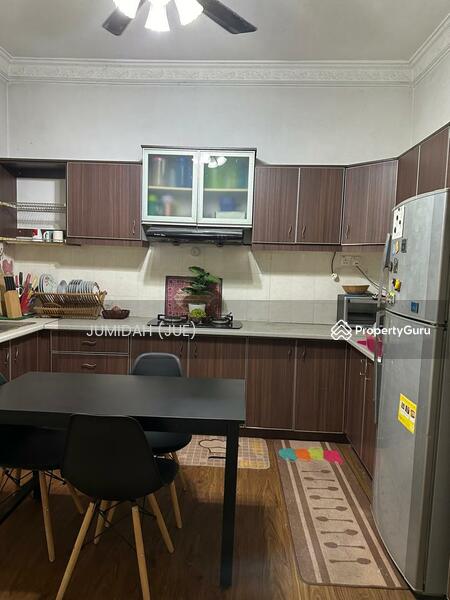 End Lot Double Storey Taman Pelangi Semenyih 1Renovated Unit & well maintained 