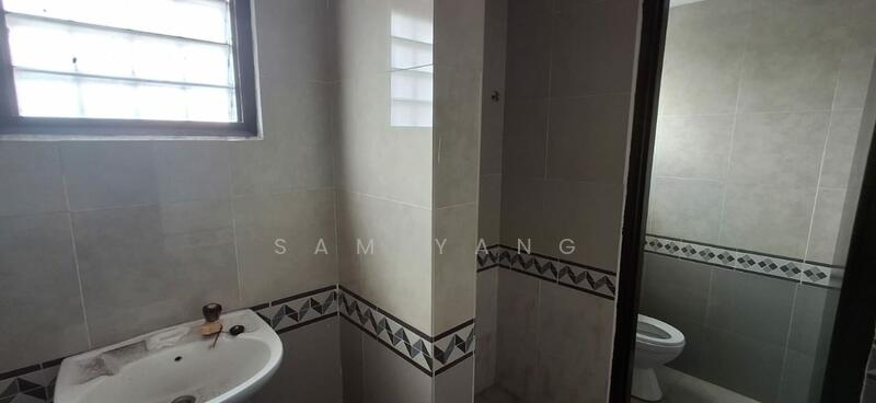 Two toilet on each floor.