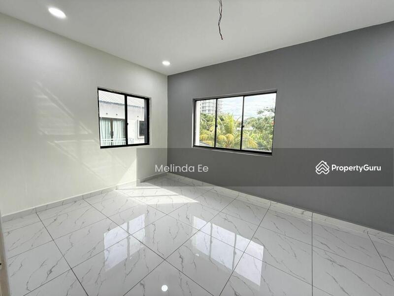 Untuk Dijual - Johor Bahru Kampung Mahmoddiah Fully Renovated 2 Storey Semi D 4bed